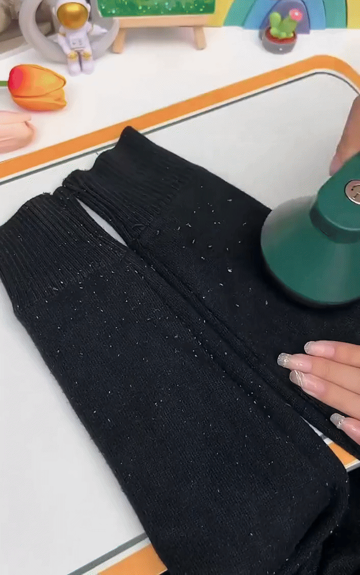 Rechargeable Lint Remover – Make Your Clothes & Furniture Look Brand New!